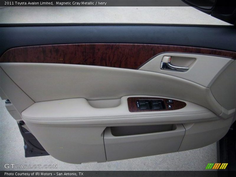 Magnetic Gray Metallic / Ivory 2011 Toyota Avalon Limited