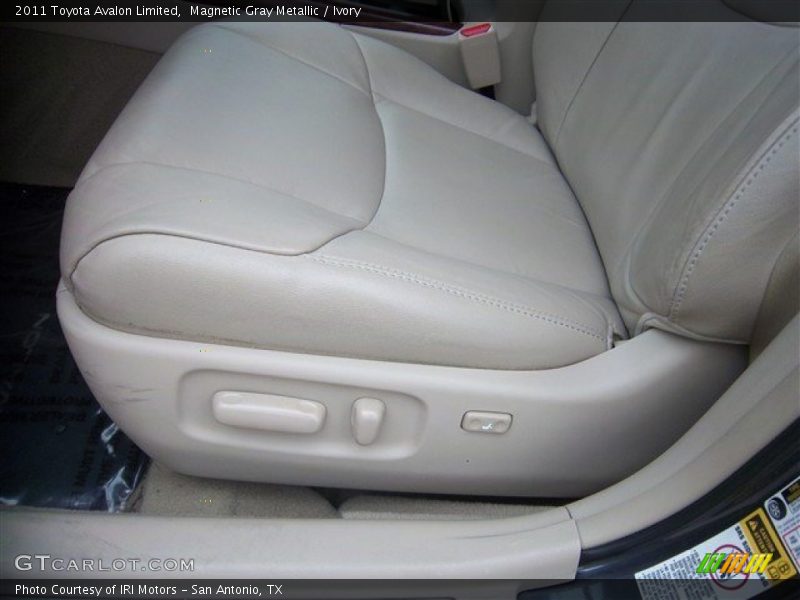 Magnetic Gray Metallic / Ivory 2011 Toyota Avalon Limited
