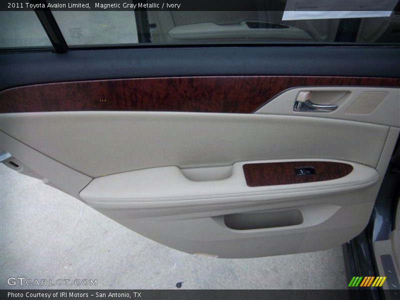 Magnetic Gray Metallic / Ivory 2011 Toyota Avalon Limited