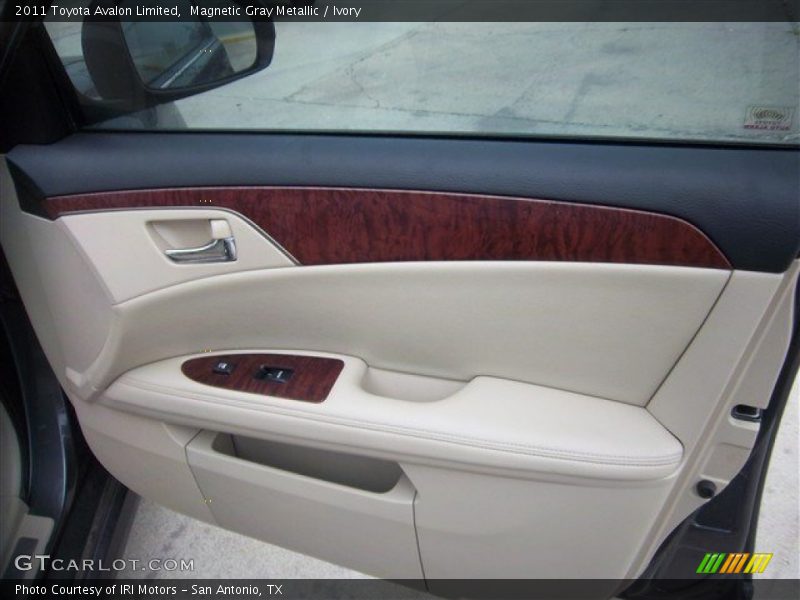 Magnetic Gray Metallic / Ivory 2011 Toyota Avalon Limited