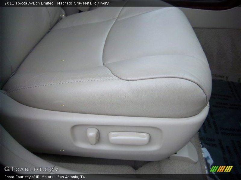 Magnetic Gray Metallic / Ivory 2011 Toyota Avalon Limited