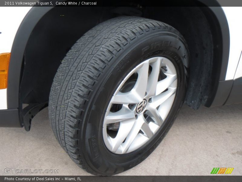 Candy White / Charcoal 2011 Volkswagen Tiguan S