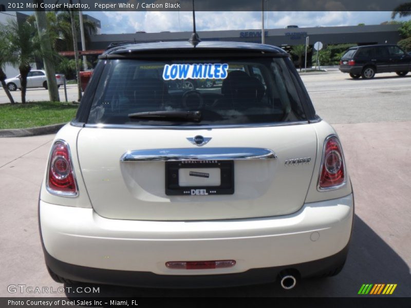 Pepper White / Carbon Black 2012 Mini Cooper Hardtop
