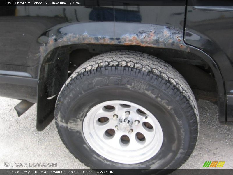 Onyx Black / Gray 1999 Chevrolet Tahoe LS