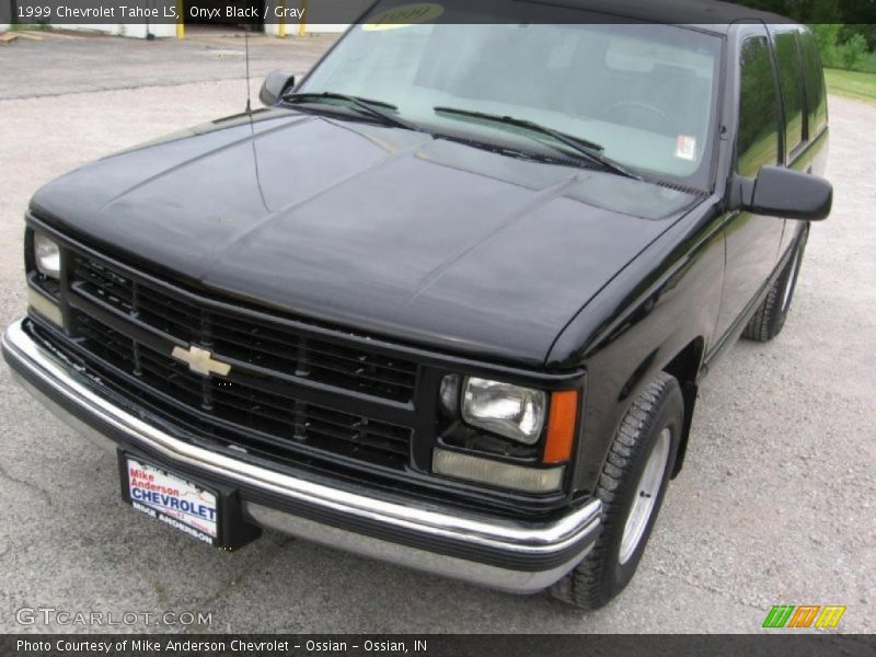 Onyx Black / Gray 1999 Chevrolet Tahoe LS