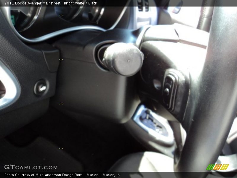 Bright White / Black 2011 Dodge Avenger Mainstreet