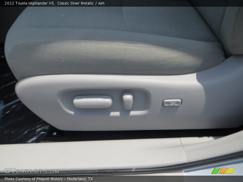 Classic Silver Metallic / Ash 2013 Toyota Highlander V6