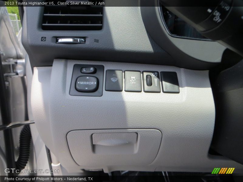 Classic Silver Metallic / Ash 2013 Toyota Highlander V6