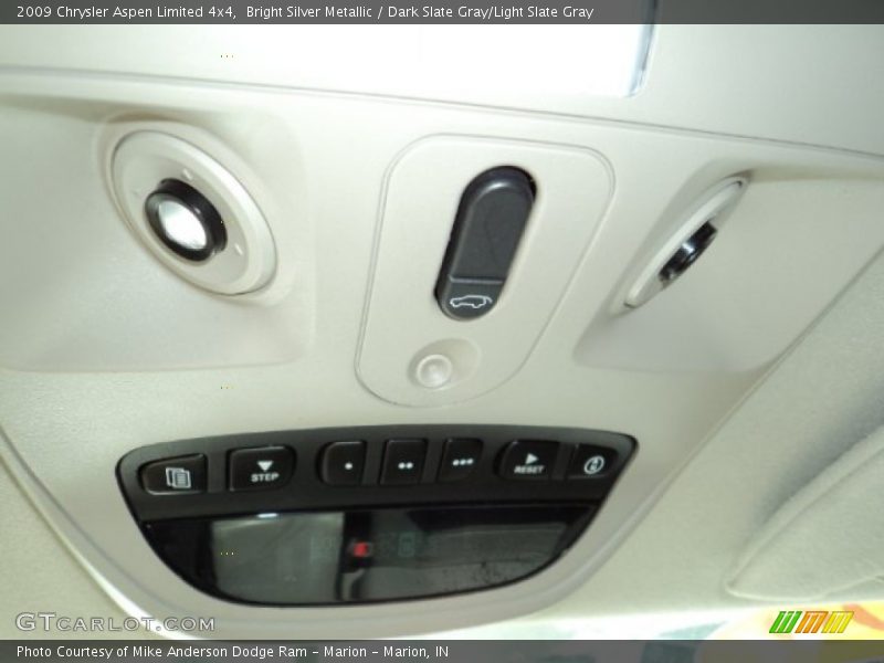 Bright Silver Metallic / Dark Slate Gray/Light Slate Gray 2009 Chrysler Aspen Limited 4x4