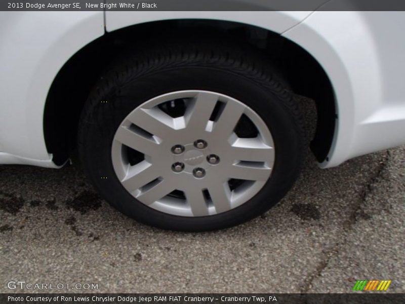 New Bright White / Black 2013 Dodge Avenger SE