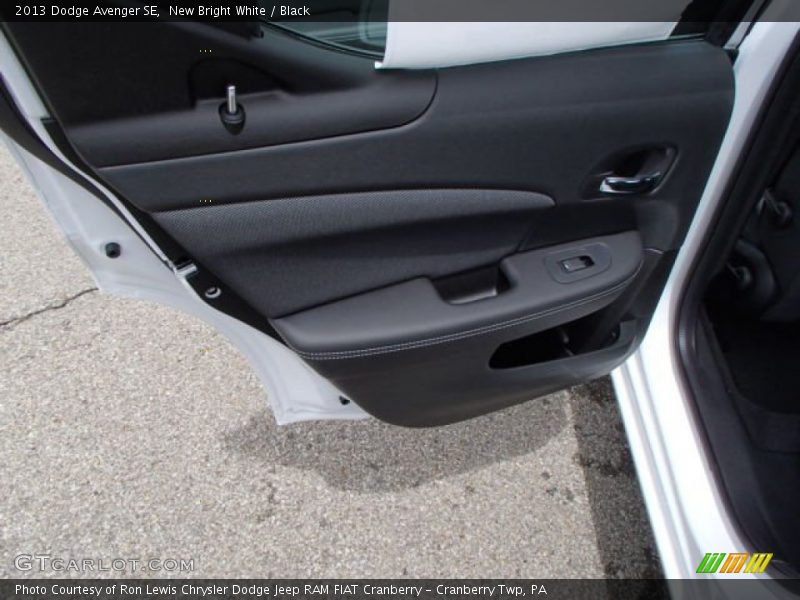 New Bright White / Black 2013 Dodge Avenger SE