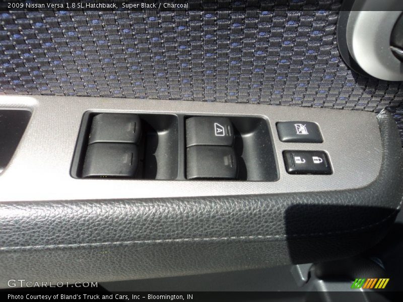 Super Black / Charcoal 2009 Nissan Versa 1.8 SL Hatchback