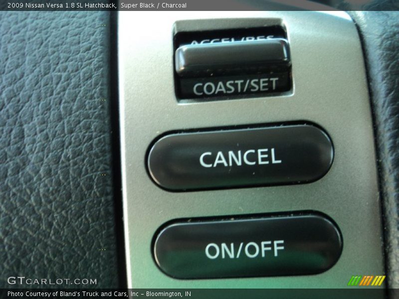 Super Black / Charcoal 2009 Nissan Versa 1.8 SL Hatchback