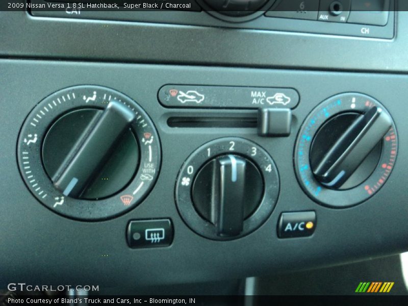 Super Black / Charcoal 2009 Nissan Versa 1.8 SL Hatchback