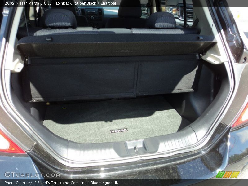 Super Black / Charcoal 2009 Nissan Versa 1.8 SL Hatchback