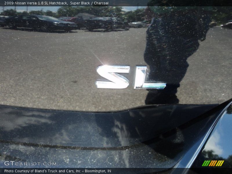 Super Black / Charcoal 2009 Nissan Versa 1.8 SL Hatchback