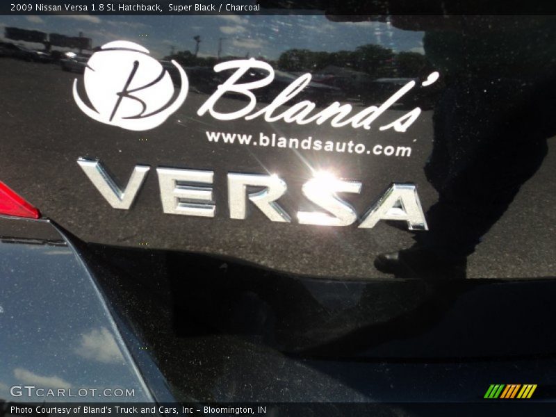 Super Black / Charcoal 2009 Nissan Versa 1.8 SL Hatchback