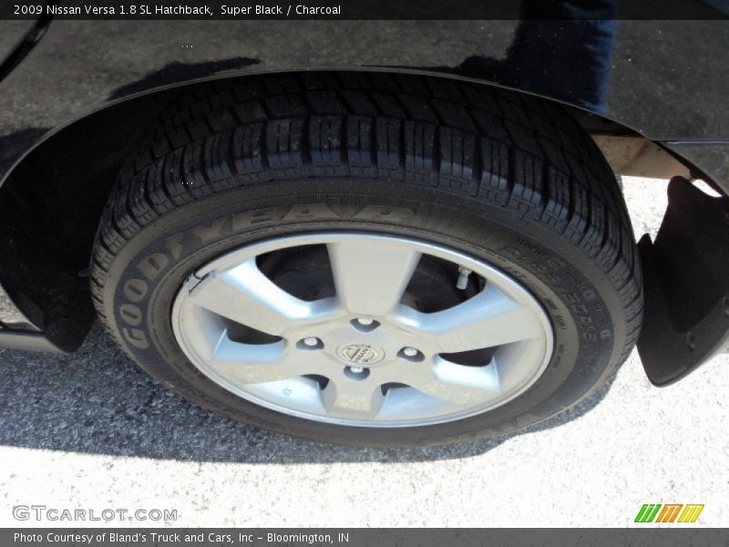 Super Black / Charcoal 2009 Nissan Versa 1.8 SL Hatchback