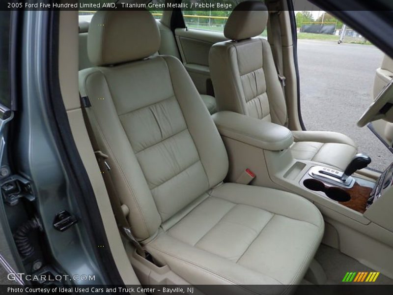 Front Seat of 2005 Five Hundred Limited AWD