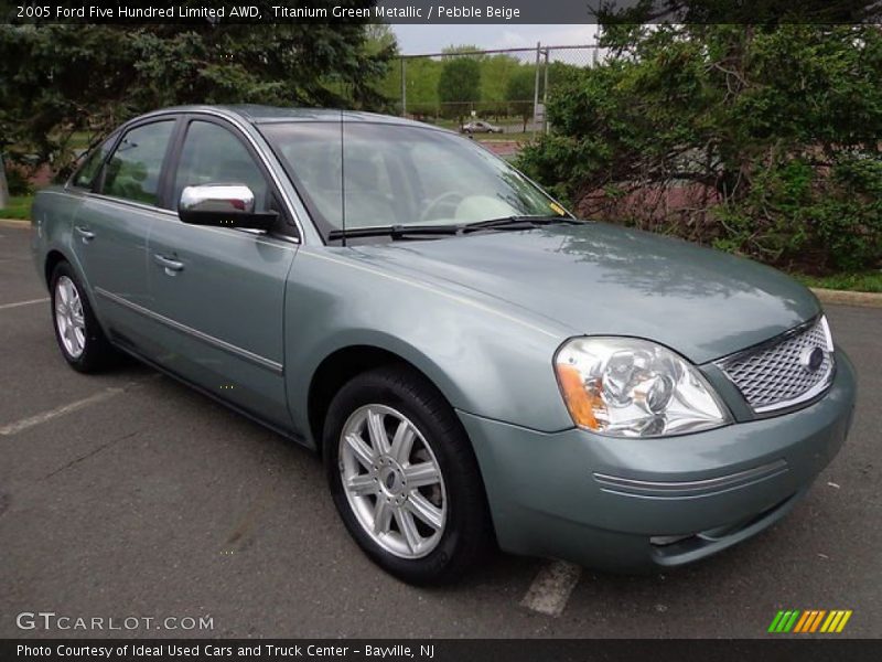 Front 3/4 View of 2005 Five Hundred Limited AWD