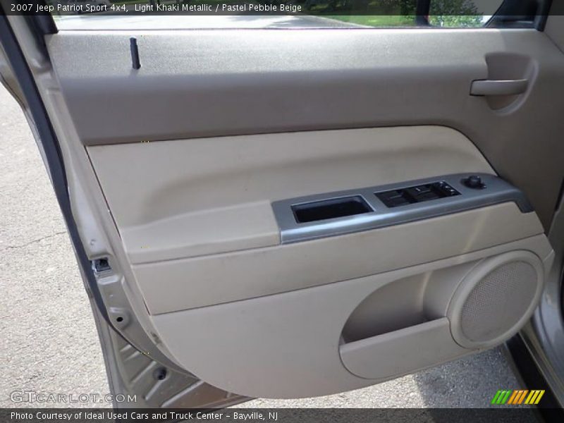 Door Panel of 2007 Patriot Sport 4x4