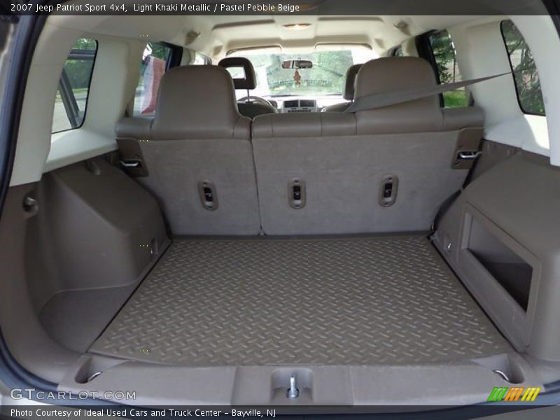  2007 Patriot Sport 4x4 Trunk