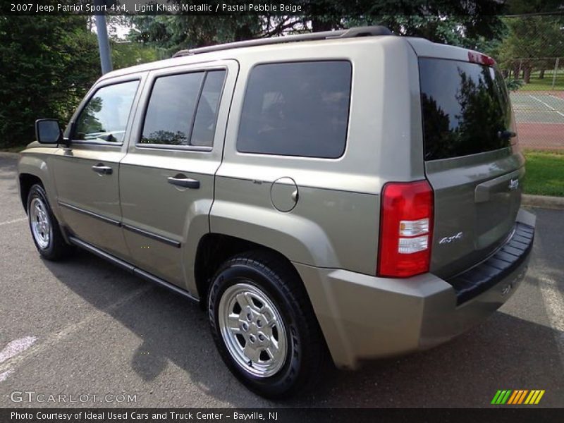 Light Khaki Metallic / Pastel Pebble Beige 2007 Jeep Patriot Sport 4x4