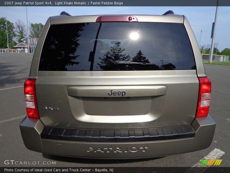 Light Khaki Metallic / Pastel Pebble Beige 2007 Jeep Patriot Sport 4x4