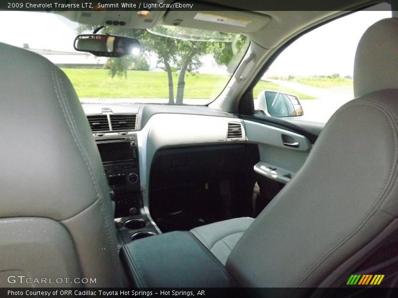Summit White / Light Gray/Ebony 2009 Chevrolet Traverse LTZ