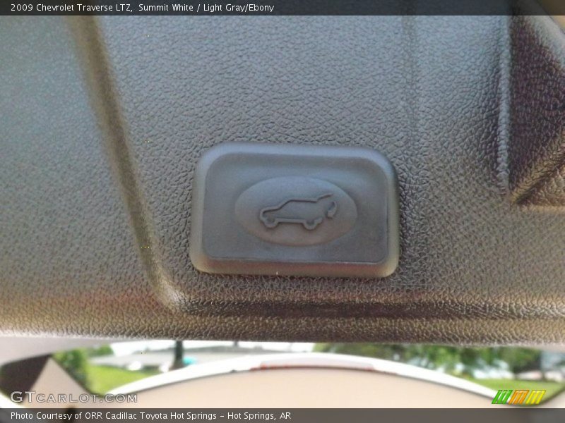 Summit White / Light Gray/Ebony 2009 Chevrolet Traverse LTZ