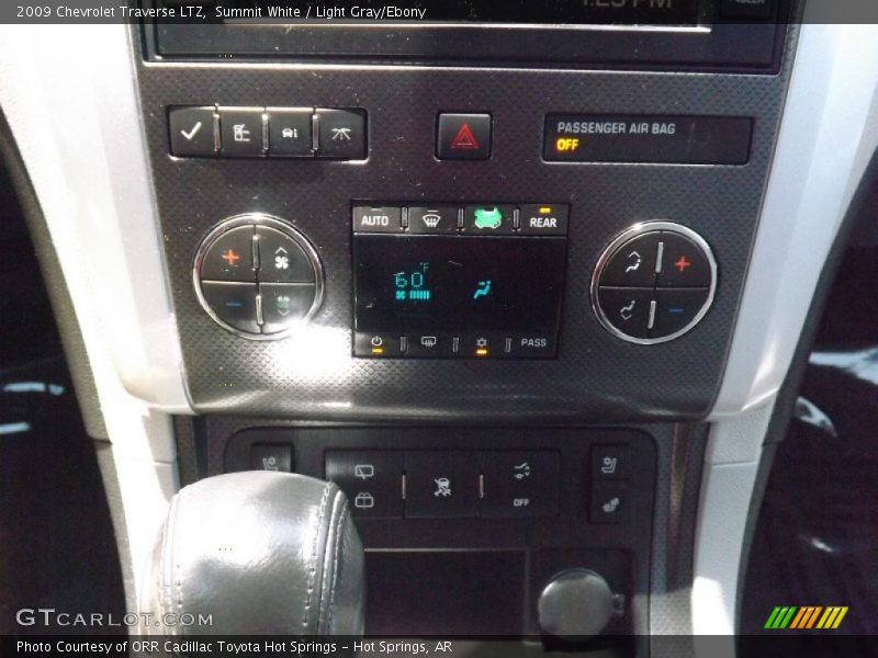 Summit White / Light Gray/Ebony 2009 Chevrolet Traverse LTZ