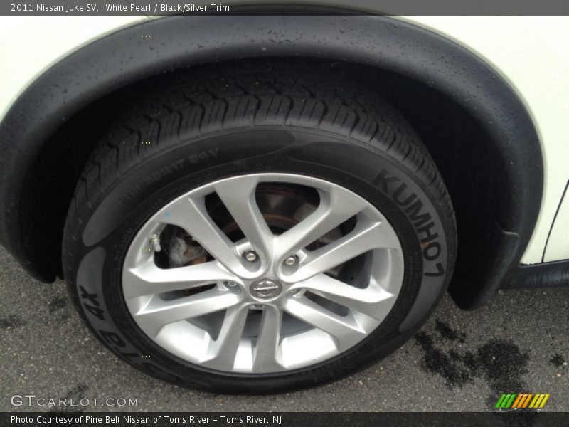 White Pearl / Black/Silver Trim 2011 Nissan Juke SV