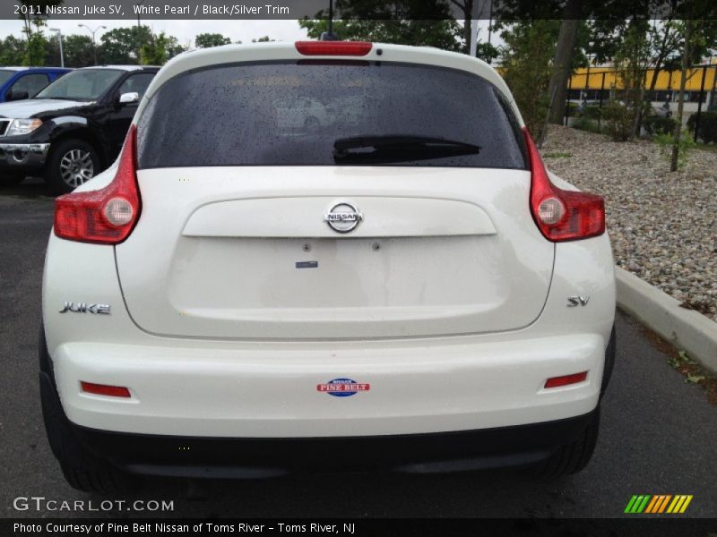 White Pearl / Black/Silver Trim 2011 Nissan Juke SV