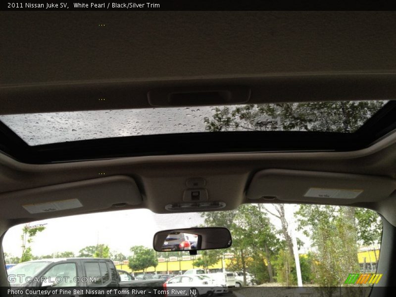 White Pearl / Black/Silver Trim 2011 Nissan Juke SV