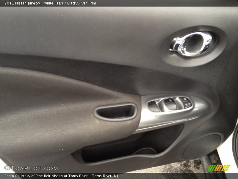White Pearl / Black/Silver Trim 2011 Nissan Juke SV