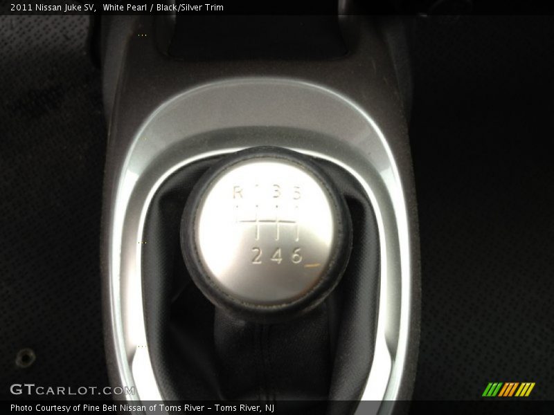 White Pearl / Black/Silver Trim 2011 Nissan Juke SV