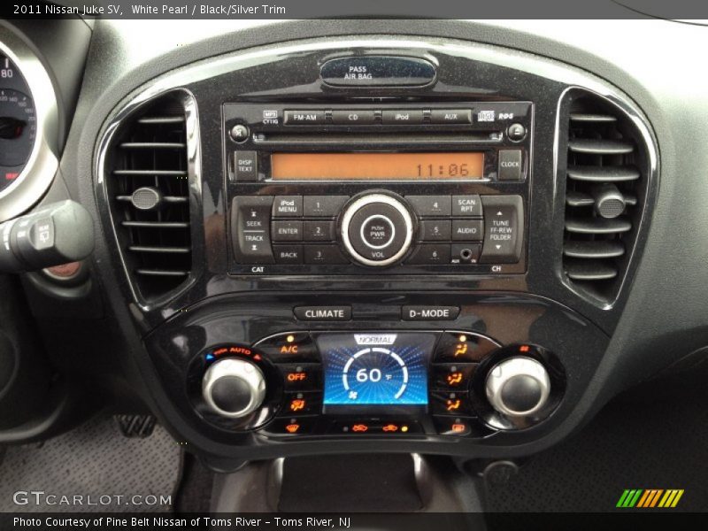 White Pearl / Black/Silver Trim 2011 Nissan Juke SV