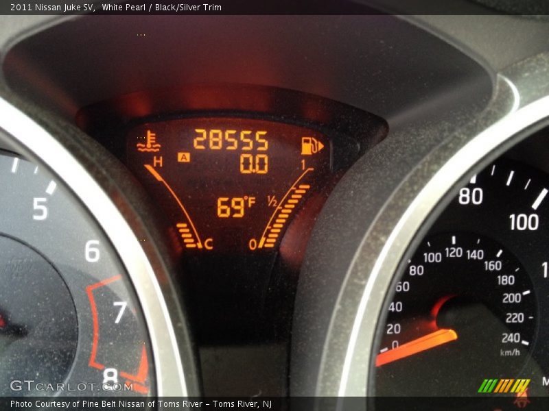 White Pearl / Black/Silver Trim 2011 Nissan Juke SV
