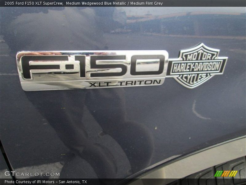 Medium Wedgewood Blue Metallic / Medium Flint Grey 2005 Ford F150 XLT SuperCrew