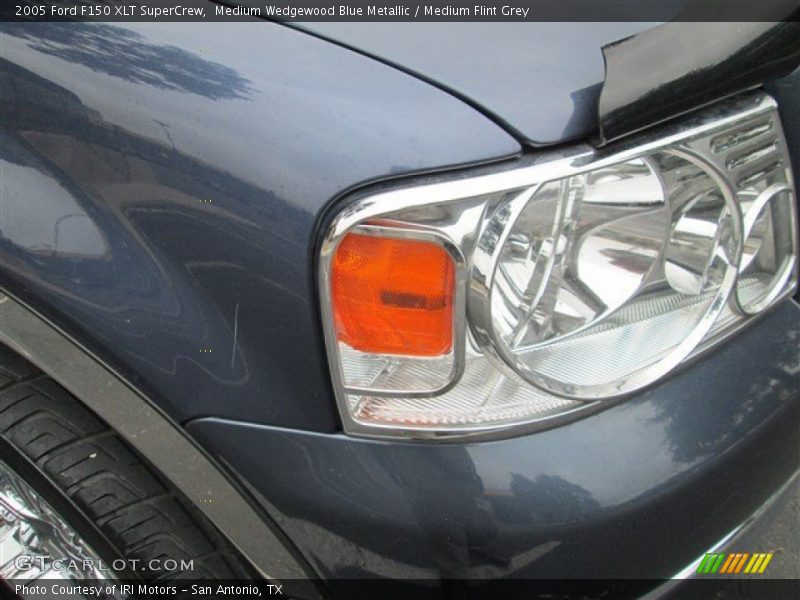 Medium Wedgewood Blue Metallic / Medium Flint Grey 2005 Ford F150 XLT SuperCrew