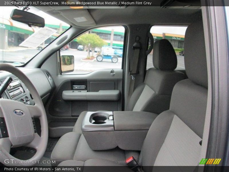 Medium Wedgewood Blue Metallic / Medium Flint Grey 2005 Ford F150 XLT SuperCrew