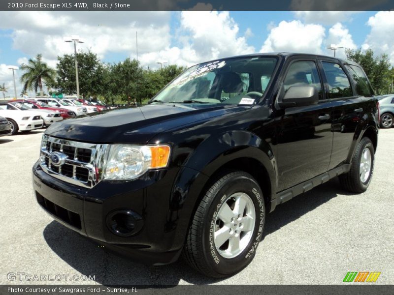 Front 3/4 View of 2010 Escape XLS 4WD