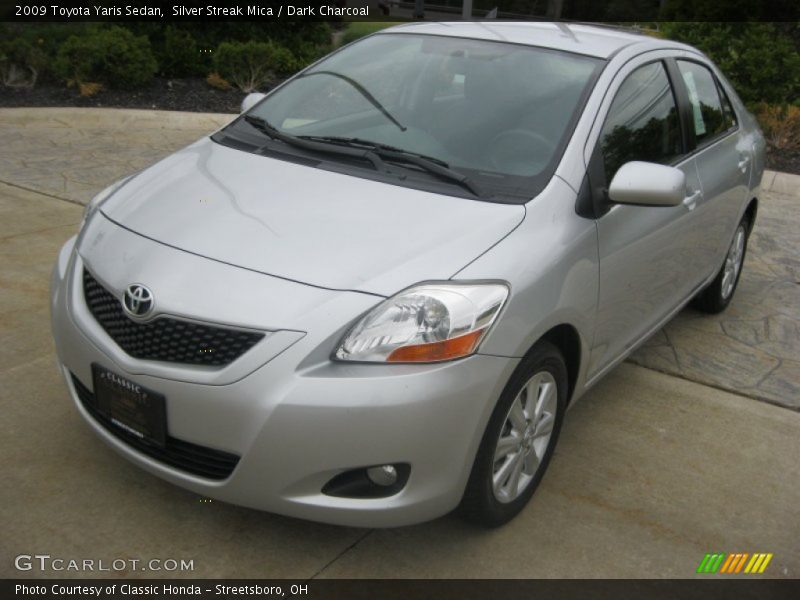 Silver Streak Mica / Dark Charcoal 2009 Toyota Yaris Sedan