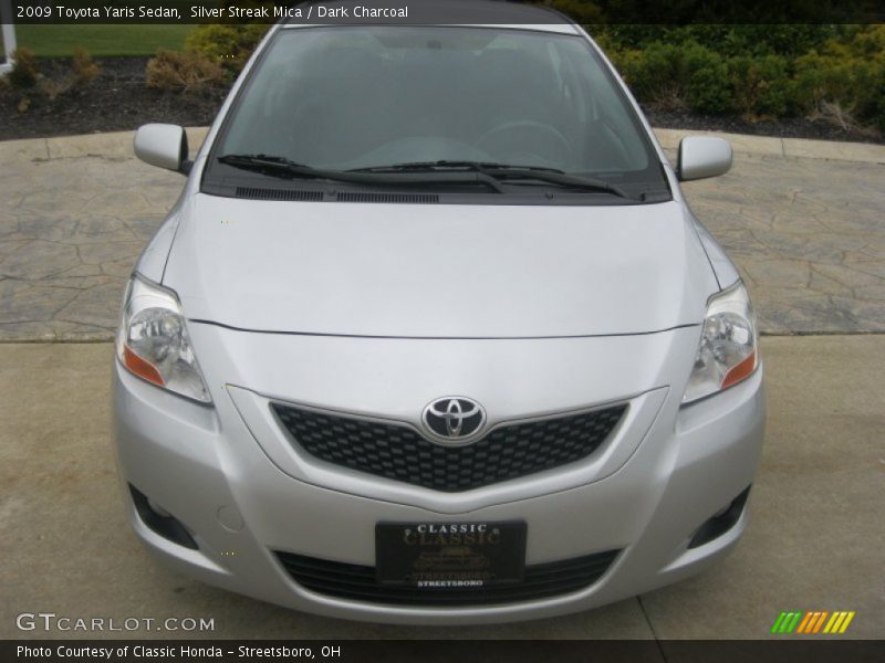 Silver Streak Mica / Dark Charcoal 2009 Toyota Yaris Sedan