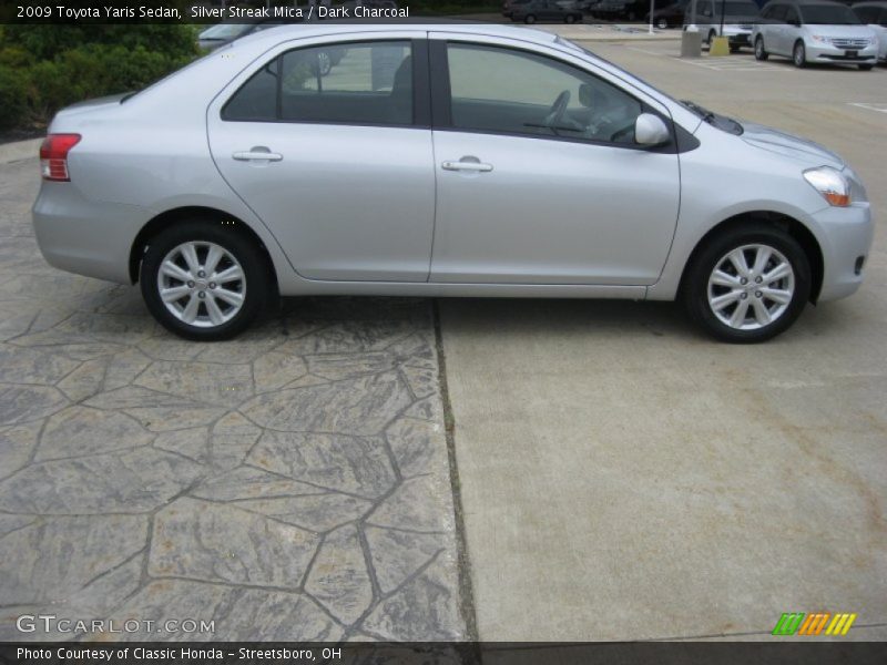 Silver Streak Mica / Dark Charcoal 2009 Toyota Yaris Sedan