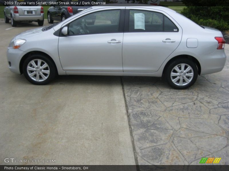 Silver Streak Mica / Dark Charcoal 2009 Toyota Yaris Sedan
