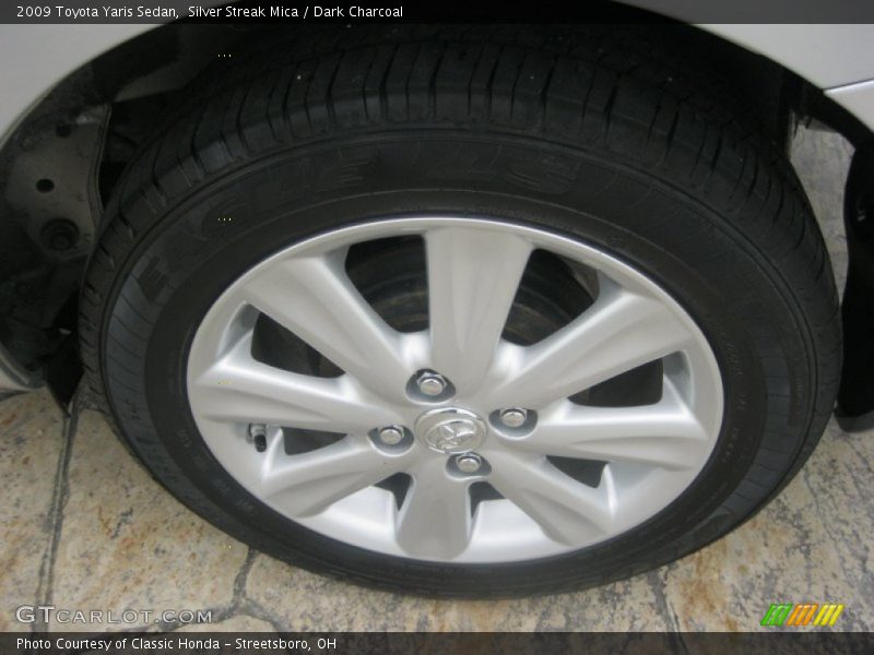 Silver Streak Mica / Dark Charcoal 2009 Toyota Yaris Sedan