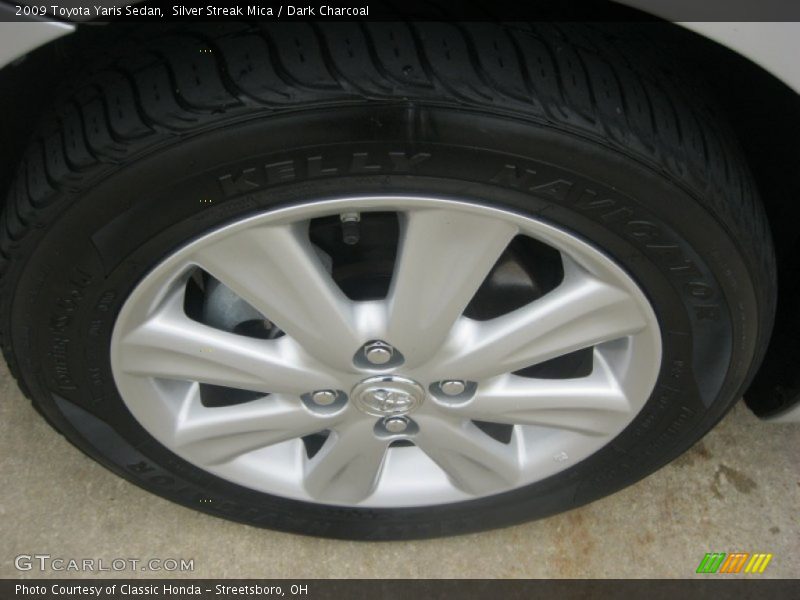 Silver Streak Mica / Dark Charcoal 2009 Toyota Yaris Sedan