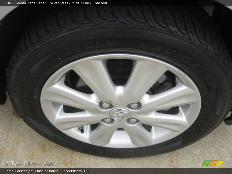 Silver Streak Mica / Dark Charcoal 2009 Toyota Yaris Sedan