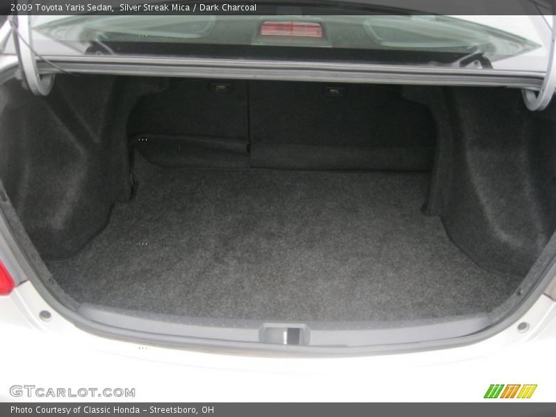 Silver Streak Mica / Dark Charcoal 2009 Toyota Yaris Sedan